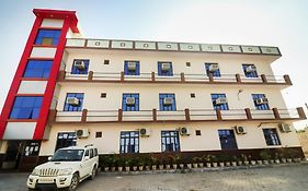 New Satkar Hotel Tundla